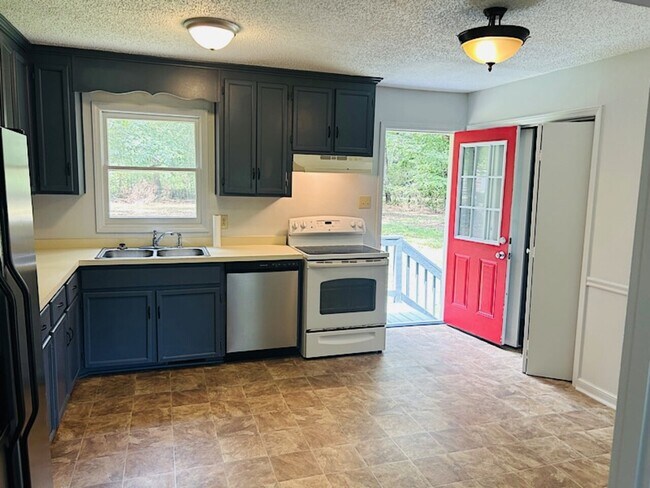 Building Photo - 2600 Rockwood