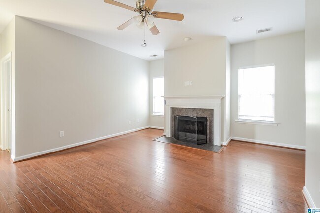 Foto del edificio - 1068 Fairbank Ln