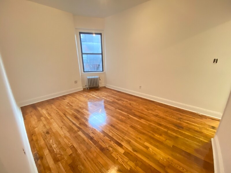 355 205th St, Queens, NY 11361 Room for Rent in Queens, NY
