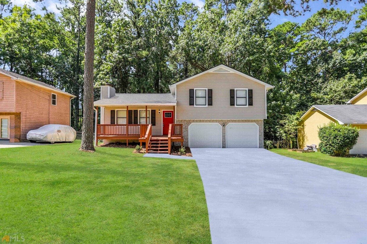 481 Jaywood Dr, Stone Mountain, GA 30083 House for Rent in Stone