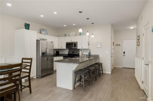 Foto del edificio - 48520-49402 E Ocean Blvd