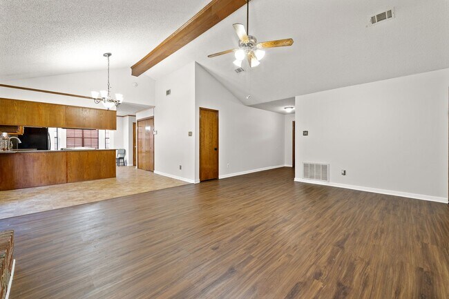 Building Photo - 3/2 Sherwood