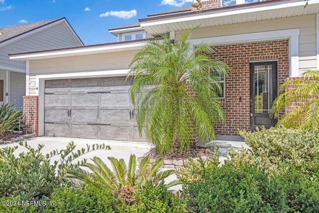 Foto del edificio - 230 Vista Lake Cir