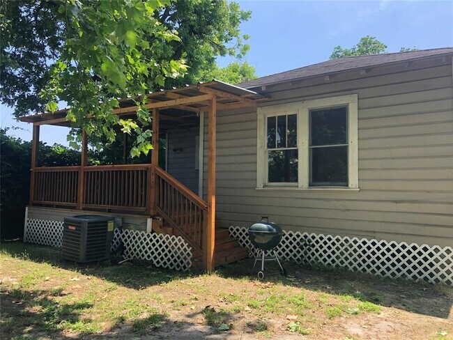 Building Photo - 4121 Linder St