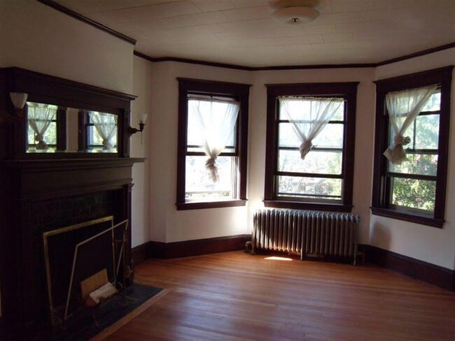 Building Photo - 79 College Ave