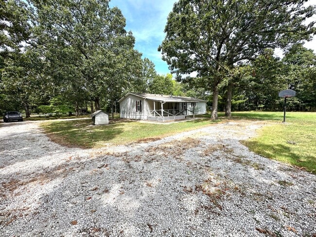 Building Photo - $1,250 / Month | 3 Bed · 2 Bath · 1,375 Sq...