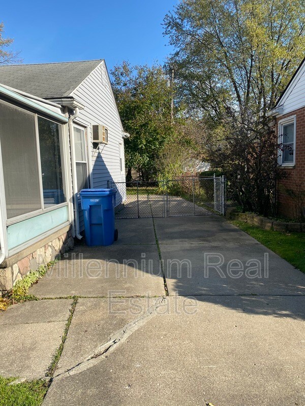 Building Photo - 4673 Academy St