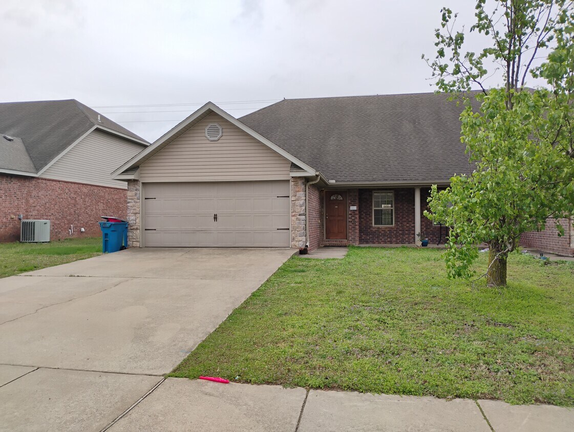 Foto principal - 3003 SW Deerfield Blvd