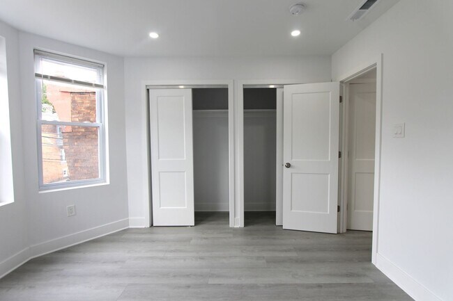 Foto del edificio - 103 E Coulter St