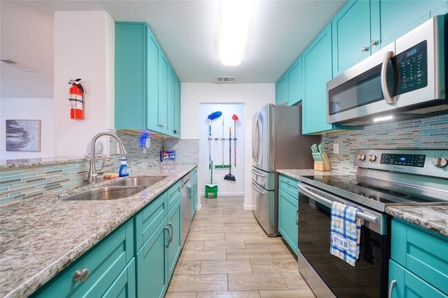 Photo - 10912 Gulf Fwy Apartment