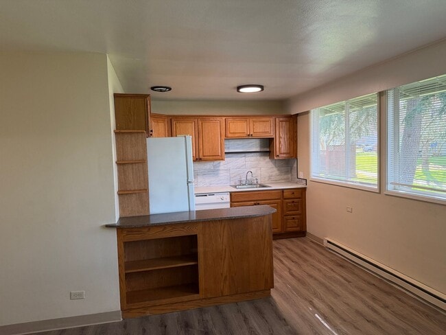 Foto del edificio - Updated 2 bedroom 1 bath duplex in Eugene!  $200 OFF YOUR FIRST MONTH'S RENT!