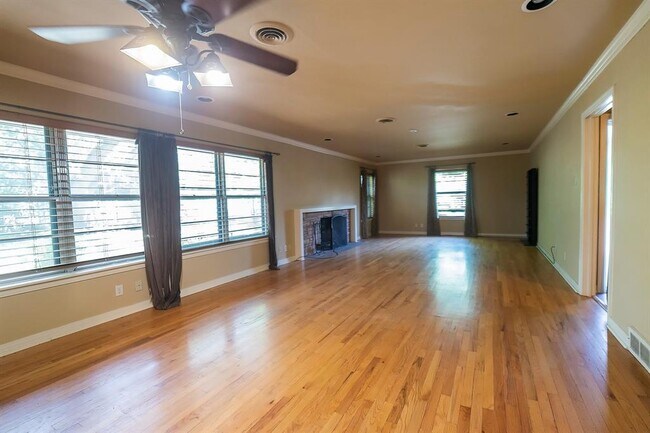 Building Photo - 3700 Sierra Ct
