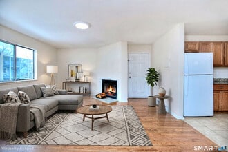 Building Photo - 638 Cove Rd