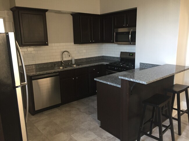 Granite countertops - 2249 S Mound St
