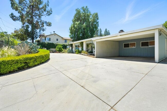 Building Photo - 8461 Valley Circle Blvd
