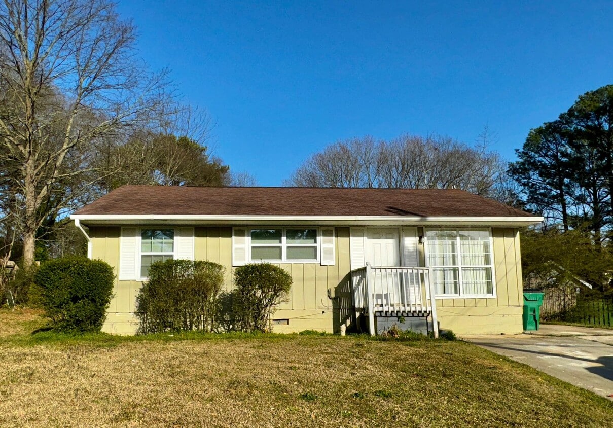 Foto principal - Adorable 3 Bed/2 Bath Ranch in Forest Park!