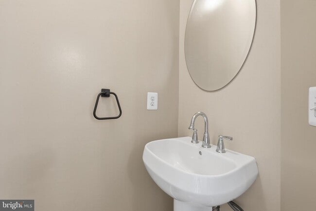 Building Photo - 9135 Stonegarden Dr