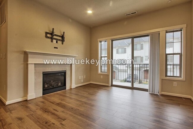 Building Photo - 2 Bed, 2.5 Baths Tri-Level Townhome with Open Office in Sherwood