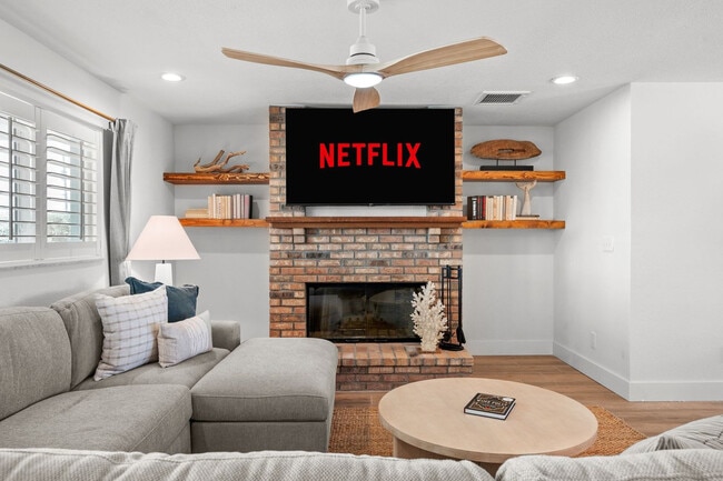 Building Photo - 350 La Hacienda Dr