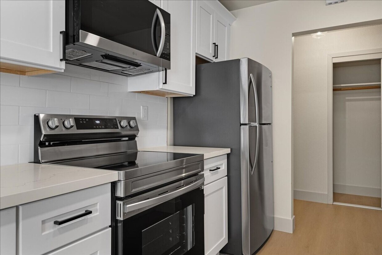 Foto principal - 10178 Alpine Dr