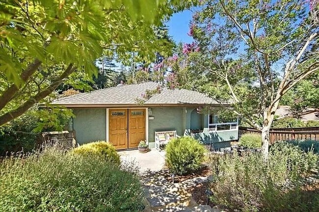Building Photo - 416 Sherman Dr