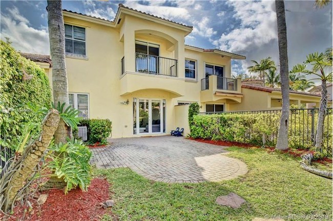 Building Photo - 885 Spinnaker Dr
