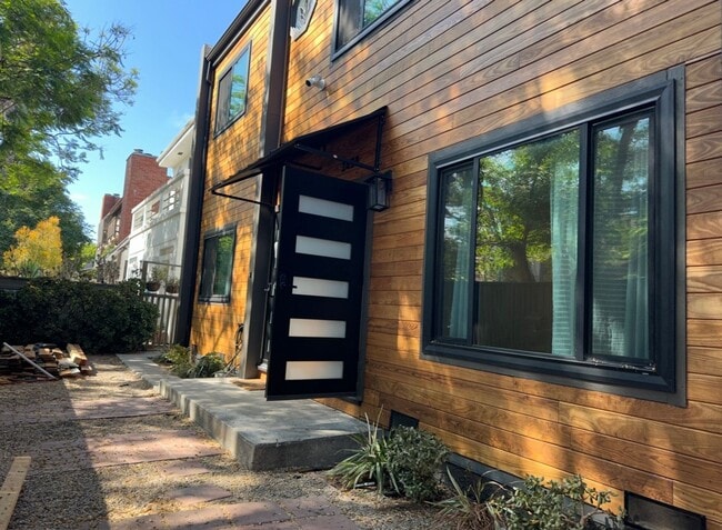 Building Photo - 2428 Ocean Ave
