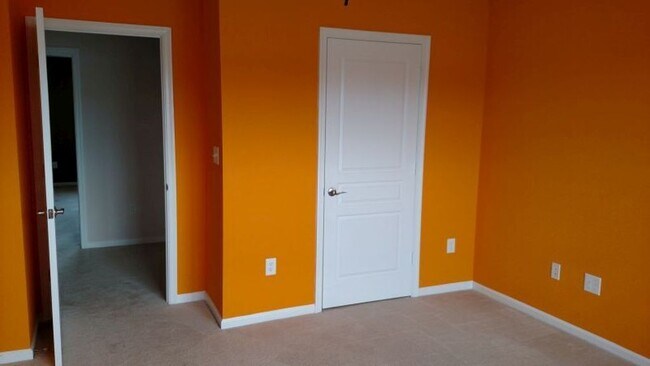 Foto del edificio - 3 BED / 2.5 BATH CONDO