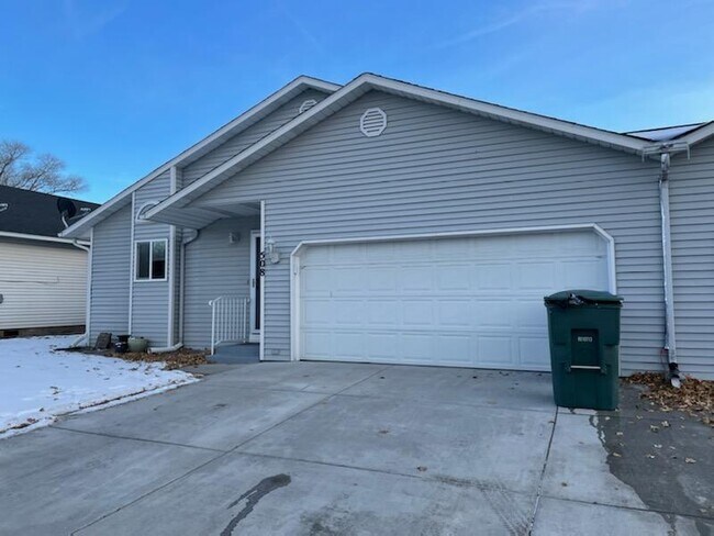 Building Photo - 508 Top Notch Cir