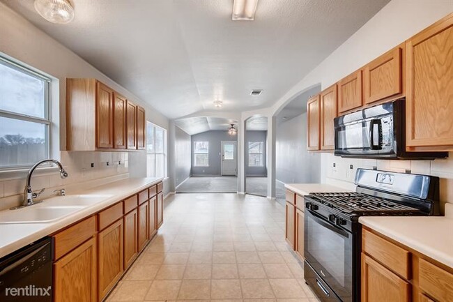 Building Photo - 3 br, 2 bath House - 200 Brooke St