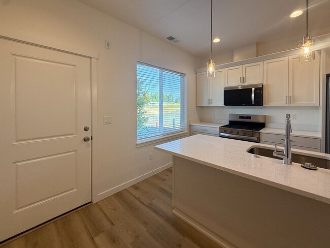 Building Photo - 344 SE Shetterly Dr