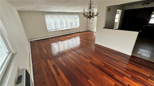 Building Photo - 155-37 Bridgeton St