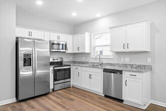 Building Photo - 941 Cumberland Dr