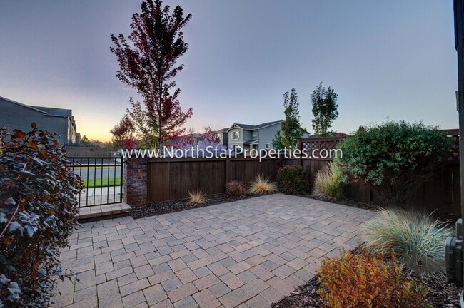 Building Photo - 20916 NE High Desert Ln