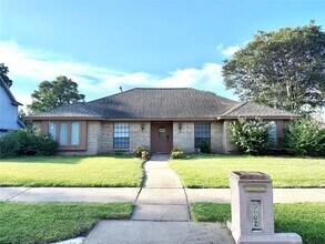 Building Photo - 9002 Sabastian Dr