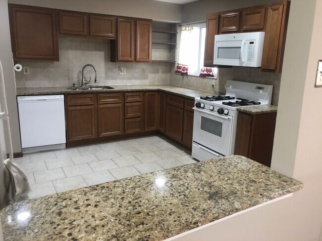 Building Photo - 331 Sorrento Dr