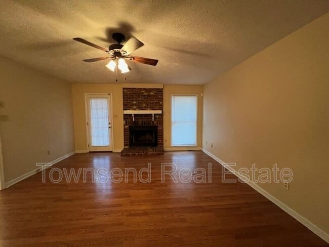 Building Photo - 3330 Crosswinds Dr