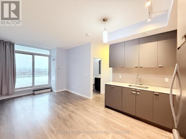 Photo du bâtiment - 56 Forest Manor Rd