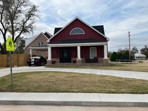 Building Photo - 1605 2nd St