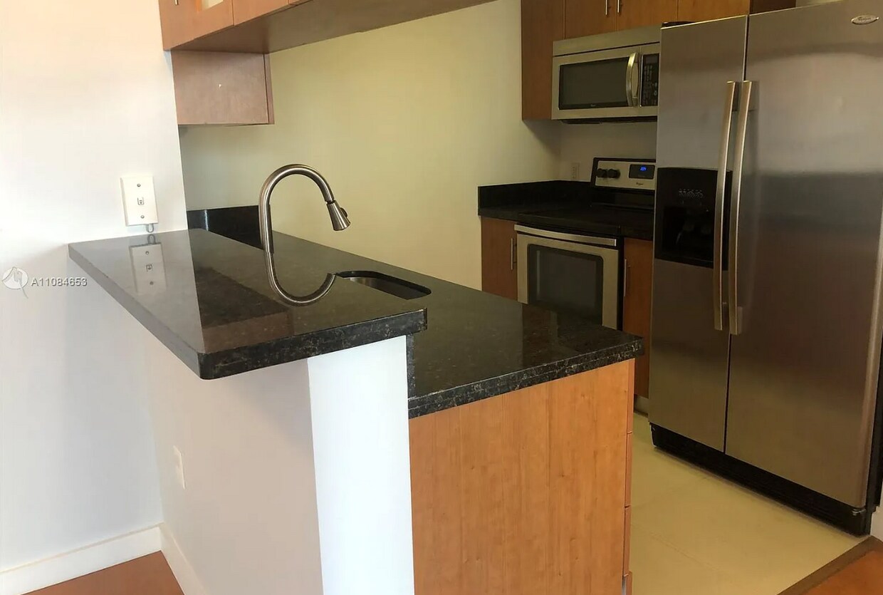 Foto principal - 601 NE 23rd St
