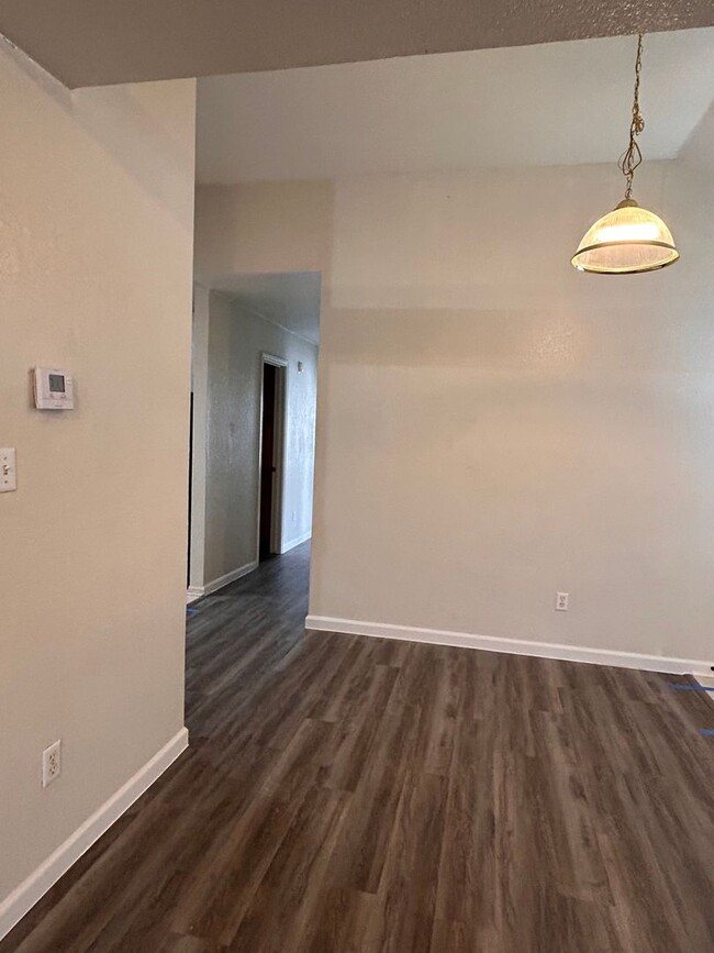 Building Photo - 3208 Raven Dr