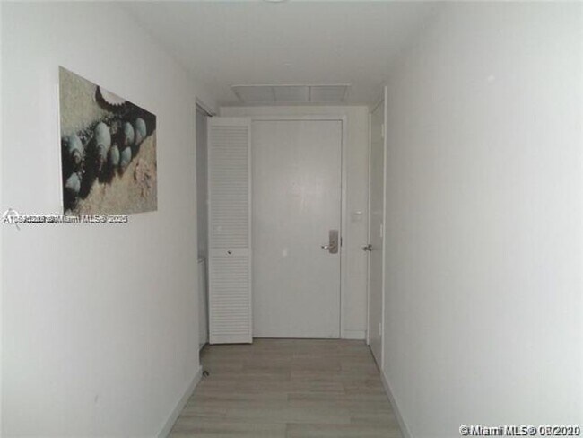 Foto del edificio - 2600 E Hallandale Beach Blvd