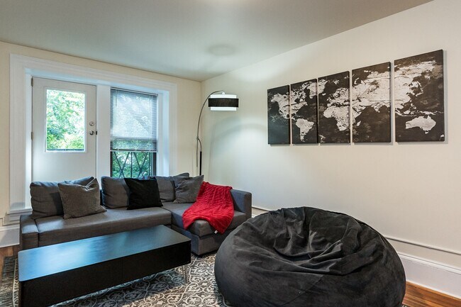 Foto del edificio - 1463 Beacon St