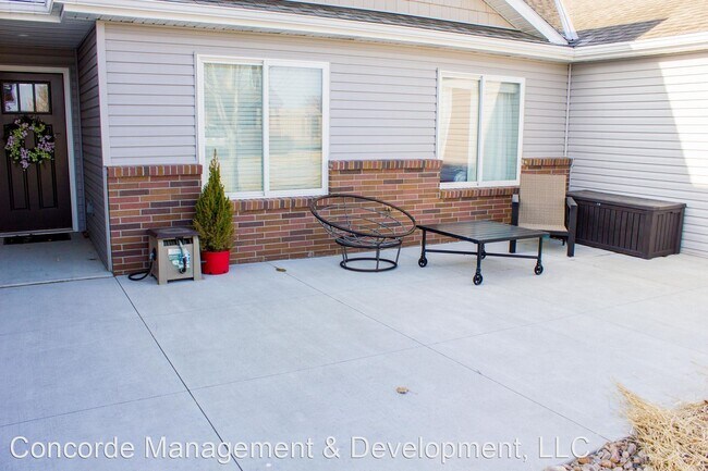 Building Photo - 7821 Mandalay Dr