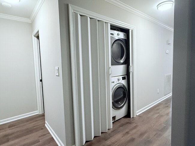 Building Photo - 1306 Leaside Ln