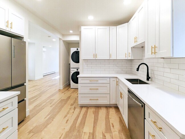 Descubra la vida moderna cerca de Kendall Square con esta unidad recientemente renovada, que cuenta con actualizaciones frescas - 19 Marcella St