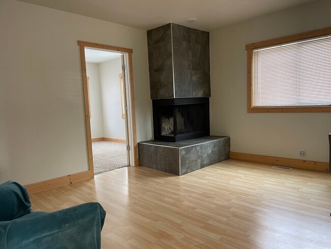 Livingroom - 1614 Custer St