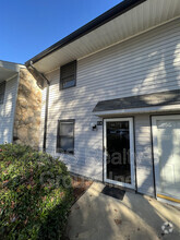 Building Photo - 4010 S Bend Dr