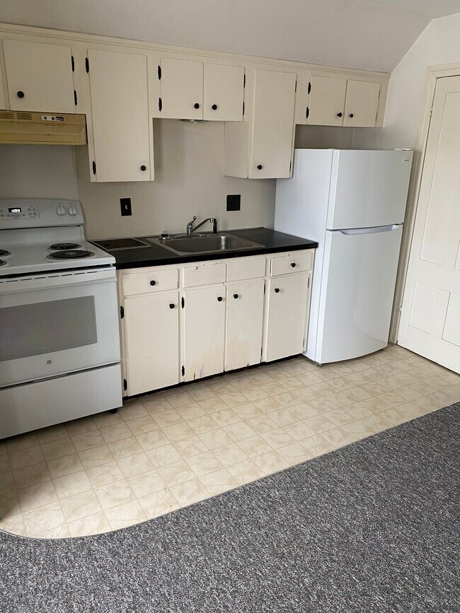 189 Union St Unit 3, Bangor, ME 04401 189 Union St Bangor, ME