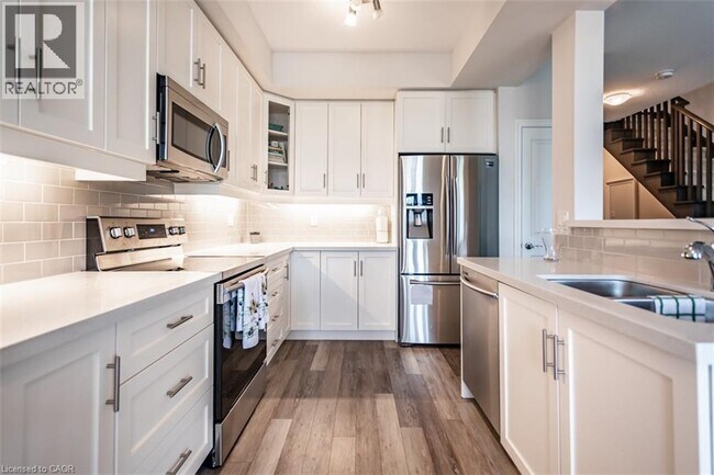 Photo du bâtiment - 120 Dunrobin Ln